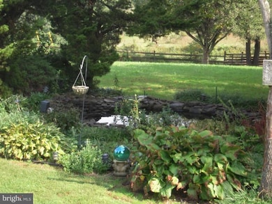 602 Sherry Dr, Sykesville, MD 21784 - photo 2