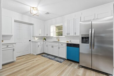 1081 Caddo St, Camden, AR 71701 - photo 7