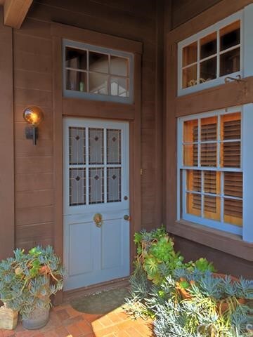 Quaint entrance through Dutch door.