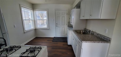 545 E Dallas Ave, Madison Heights, MI 48071 - photo 7