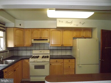 2860 Tremont St, Philadelphia, PA 19136 - photo 4