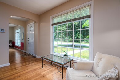 664 Winchill St-17