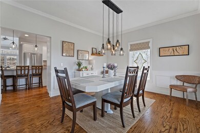 Lovely dining space- great for gatherings