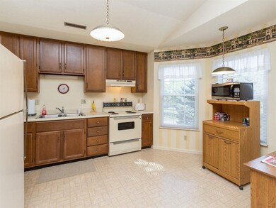 3807 Lexington Dr NE unit D, Cedar Rapids, IA 52402 - photo 7