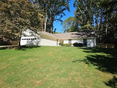 620 Lake Forest Ct, Roswell, GA 30076 - photo 3