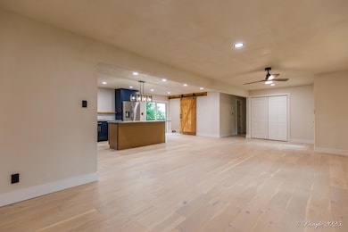 Living & Kitchen Areas (4)