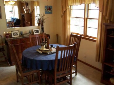 909 S Hillside Ave, Elmhurst, IL 60126 - photo 2