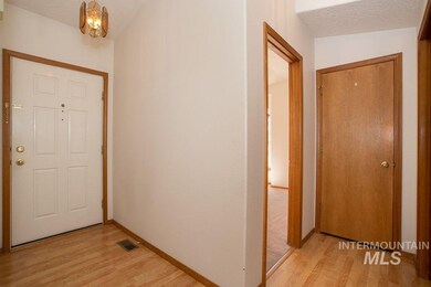 212 S Valley Dr, Nampa, ID 83686 - photo 6