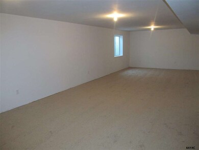 6811 Appleton Dr, Fayetteville, PA 17222 - photo 7