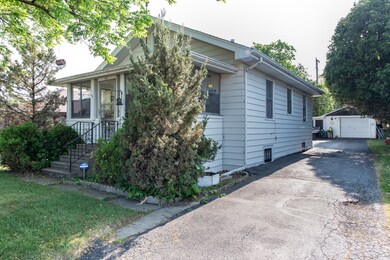 910 N Mcaree Rd, Waukegan, IL 60085 - photo 2