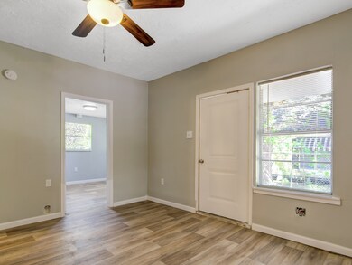 313 N Beauregard St unit 2, Alvin, TX 77511 - photo 6