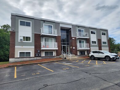 74 Constitution Dr unit 74, Londonderry, NH 03053 - photo 2