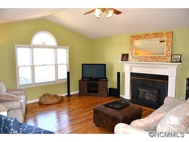 31 Fieldcrest Cir, Asheville, NC 28806 - photo 2