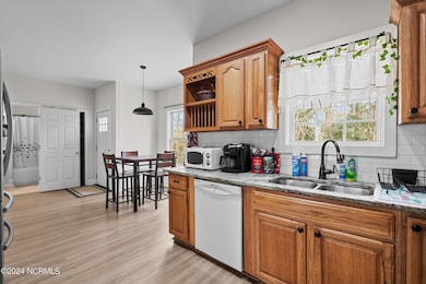 106 N Lloyd St, Burgaw, NC 28425 - photo 3