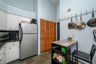 15 South Ct unit 141G, Clinton, NJ 08809 - photo 5