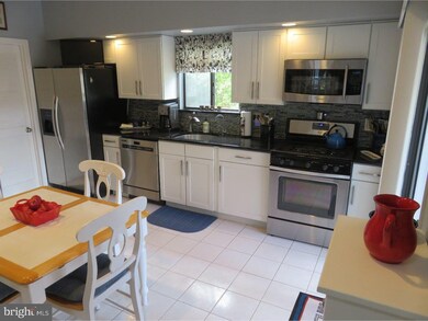 10 Meadow Ct, Monmouth Junction, NJ 08852 - photo 2