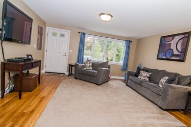 512 Pleasant St, Franklin, MA 02038 - photo 3