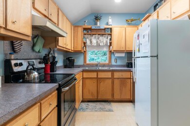 16 Paul St, York, ME 03909 - photo 3