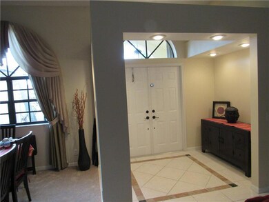 FOYER/FORMAL DINING