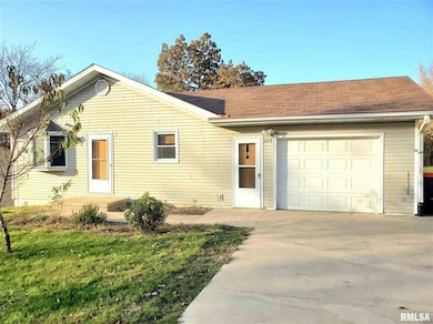 3529 W Sylvan Ln, Peoria, IL 61615 - photo 2