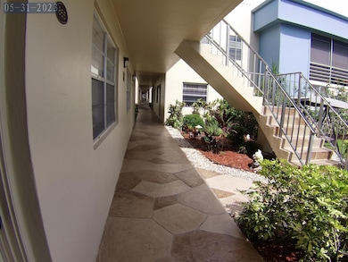 865 Flanders S, Delray Beach, FL 33484 - photo 3