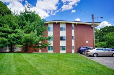 74 Beach St unit 2-10, Woburn, MA 01801 - photo 4