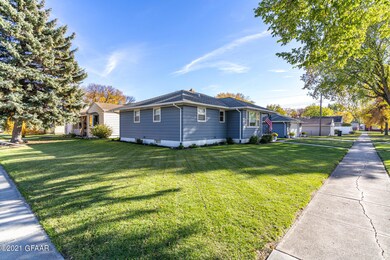 1425 S 11th St, Grand Forks, ND 58201 - photo 5