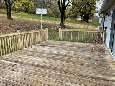 Big deck in rear of home