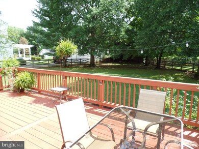8517 Troutman Ct, Manassas, VA 20110 - photo 4