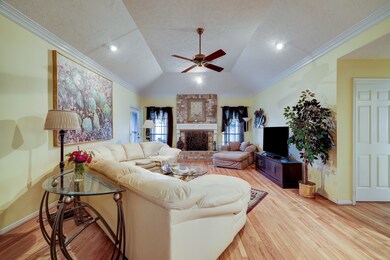 7338 W Hearthstone Green Dr, Houston, TX 77095 - photo 5