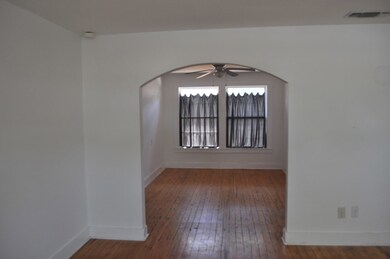 201 W Morse St, Fredericksburg, TX 78624 - photo 7