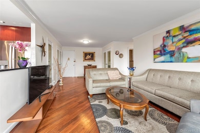 The Bay Club unit 4R, Bayside, NY 11360 - photo 4