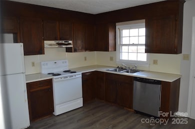 215 Kelly St, Statesville, NC 28677 - photo 4