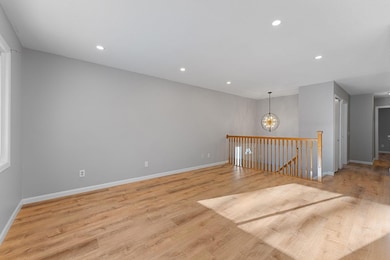 12318 Oak Leaf Ct, Burnsville, MN 55337 - photo 4