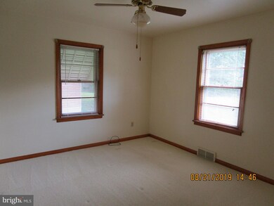 17913 Oak Ridge Dr, Hagerstown, MD 21740 - photo 7