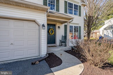 979 Walnut St, Honey Brook, PA 19344 - photo 2