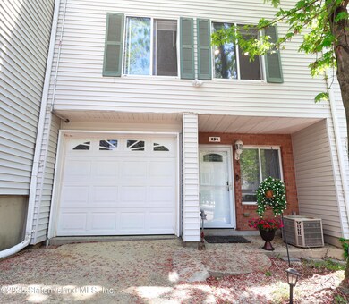 150 Ilyssa Way, Staten Island, NY 10312 - photo 2