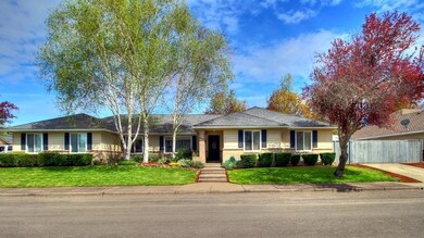 2426 Rockwood Ct, Medford, OR 97504 - photo 2