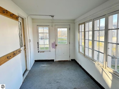 320 Euclid Ave, Alma, MI 48801 - photo 3