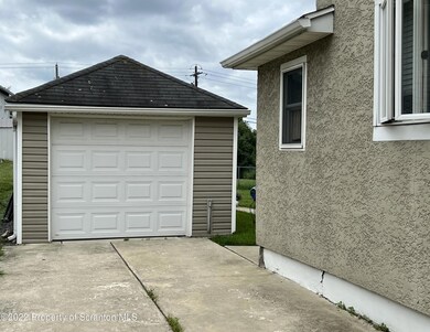 946 Throop St, Dunmore, PA 18512 - photo 5