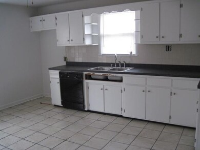 825 Manns Rd, Harrodsburg, KY 40330 - photo 4