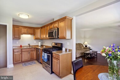 804 Woodsdale Rd, Catonsville, MD 21228 - photo 4