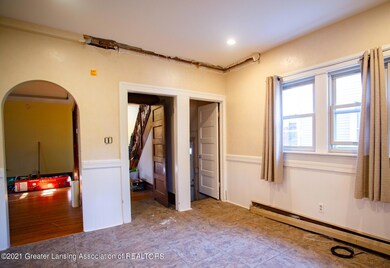 910 W Lenawee Dinging room