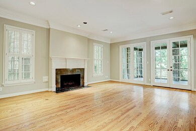 Living Room - 22' 4