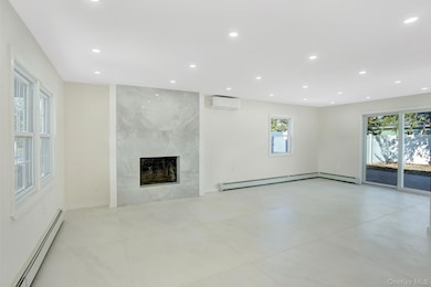 23 Chase Ln, Levittown, NY 11756 - photo 4