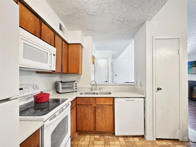 2021 Spenwick Dr unit 227, Houston, TX 77055 - photo 6