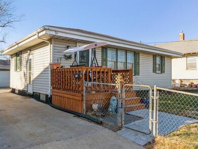 912 E 23rd St, Des Moines, IA 50317 - photo 2