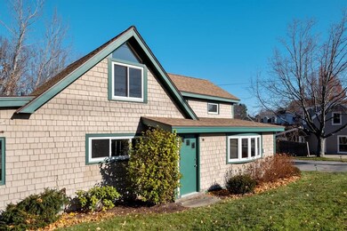 641 Maplewood Ave, Portsmouth, NH 03801 - photo 2