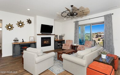 005_Living Room