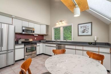 115 Parmenter Rd, Framingham, MA 01701 - photo 6